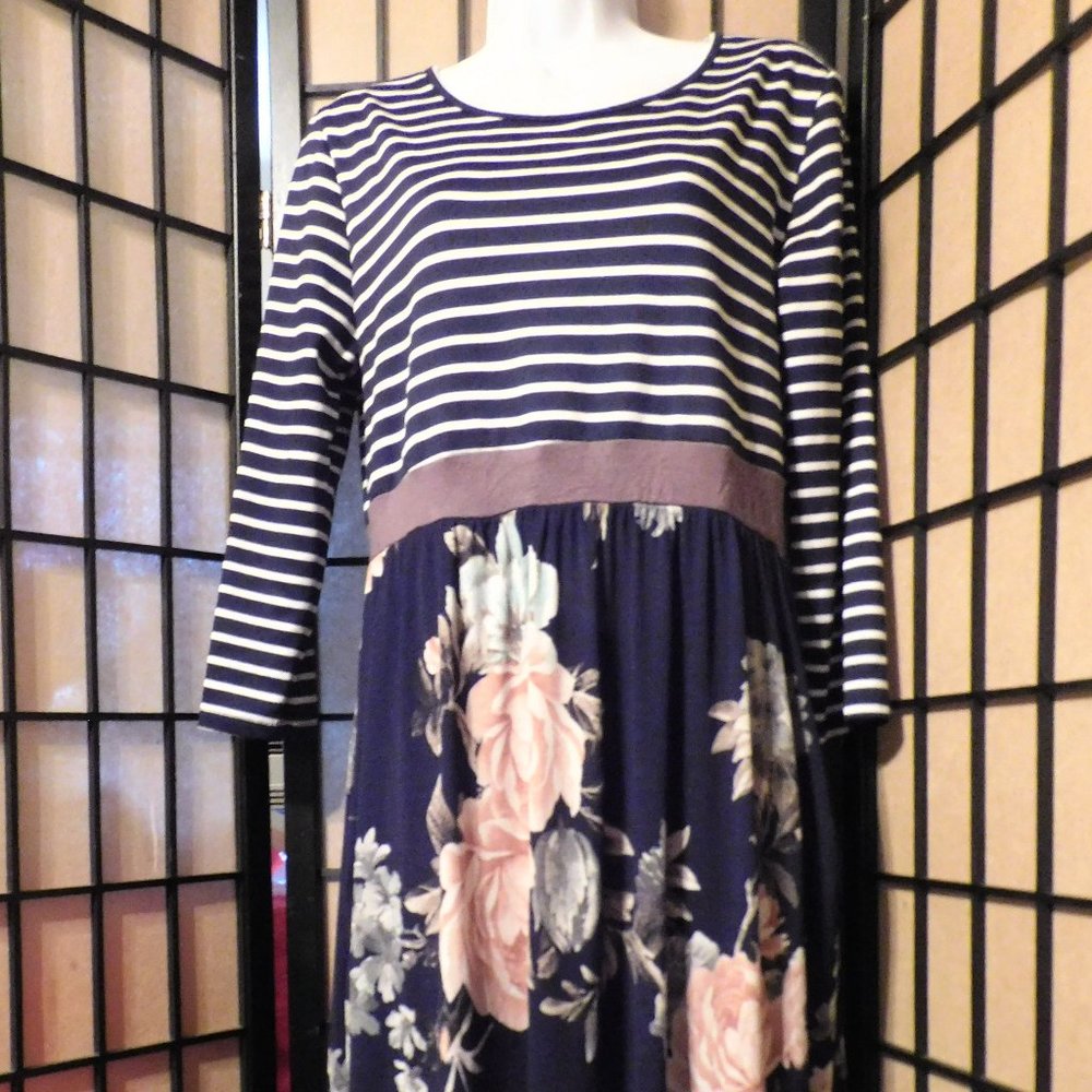 EGY DRESS - Picture 2 of 5